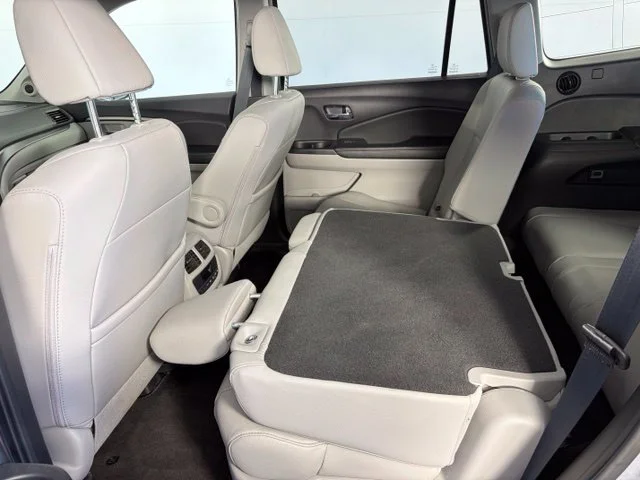 Used 2018 Silver Honda EX-L image 28