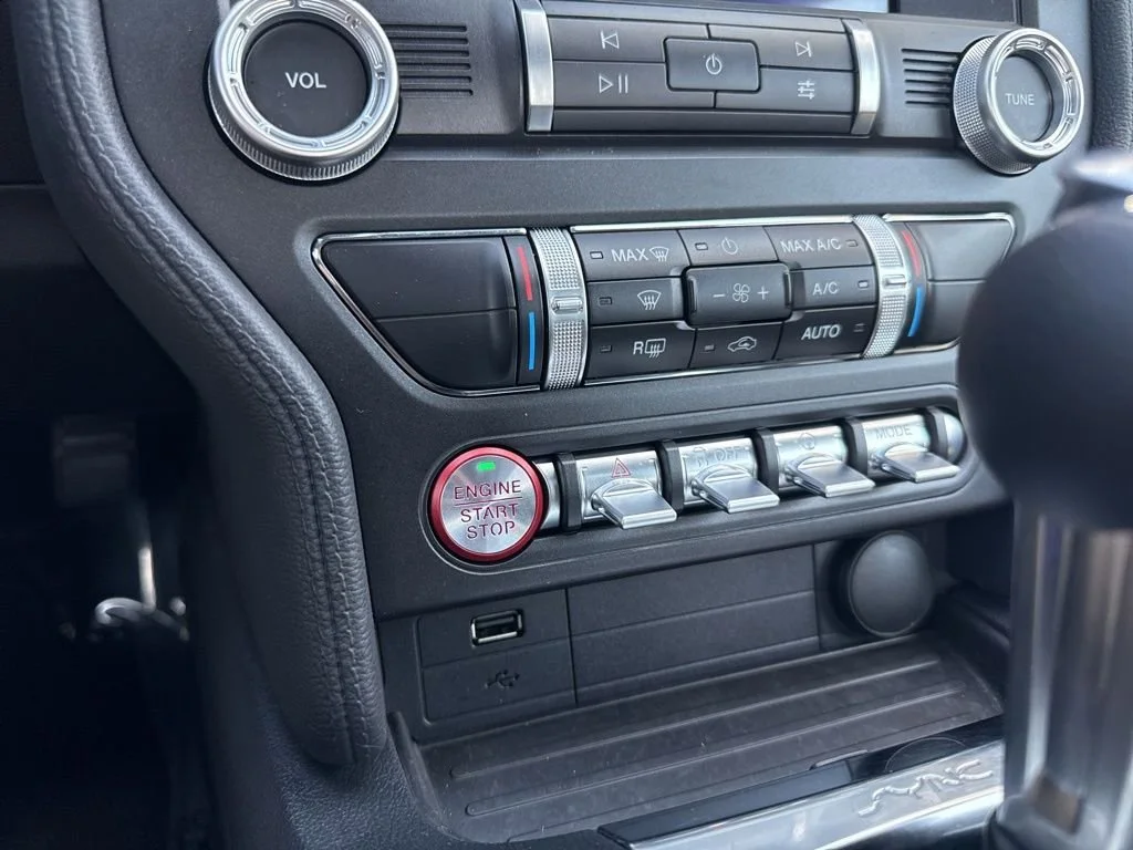 Used 2022  Ford GT image 19