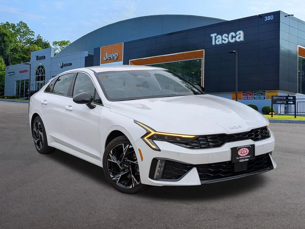 Used 2025 White Kia GT-Line image 1