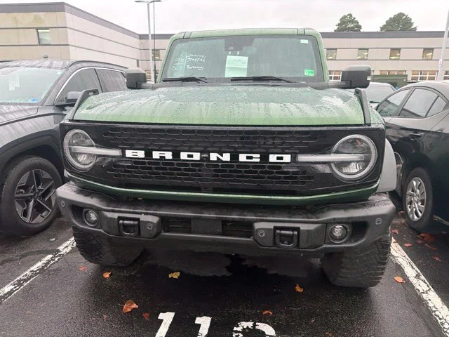 Used 2023 Eruption Green Metallic Ford Wildtrak image 4