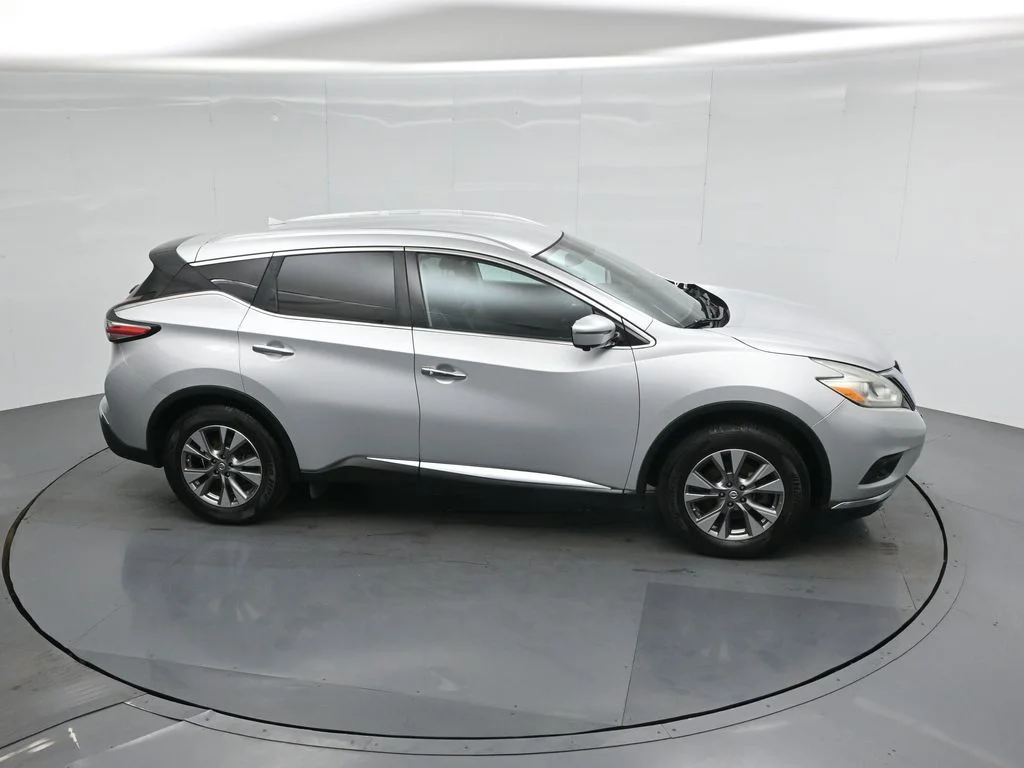 Used 2016 Silver Nissan SL image 49