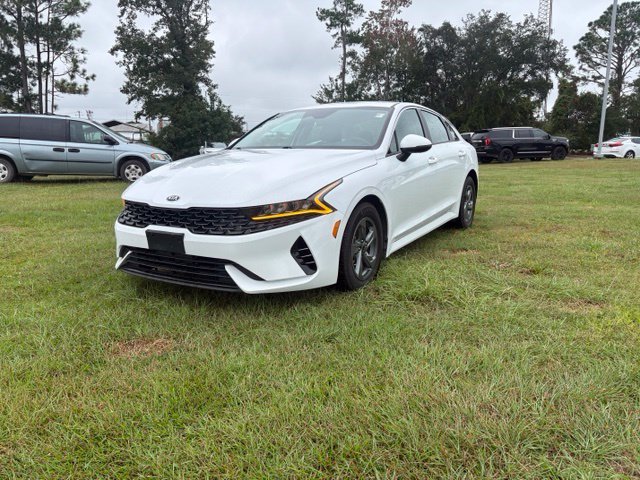 Certified Used 2021 White Kia LX image 1