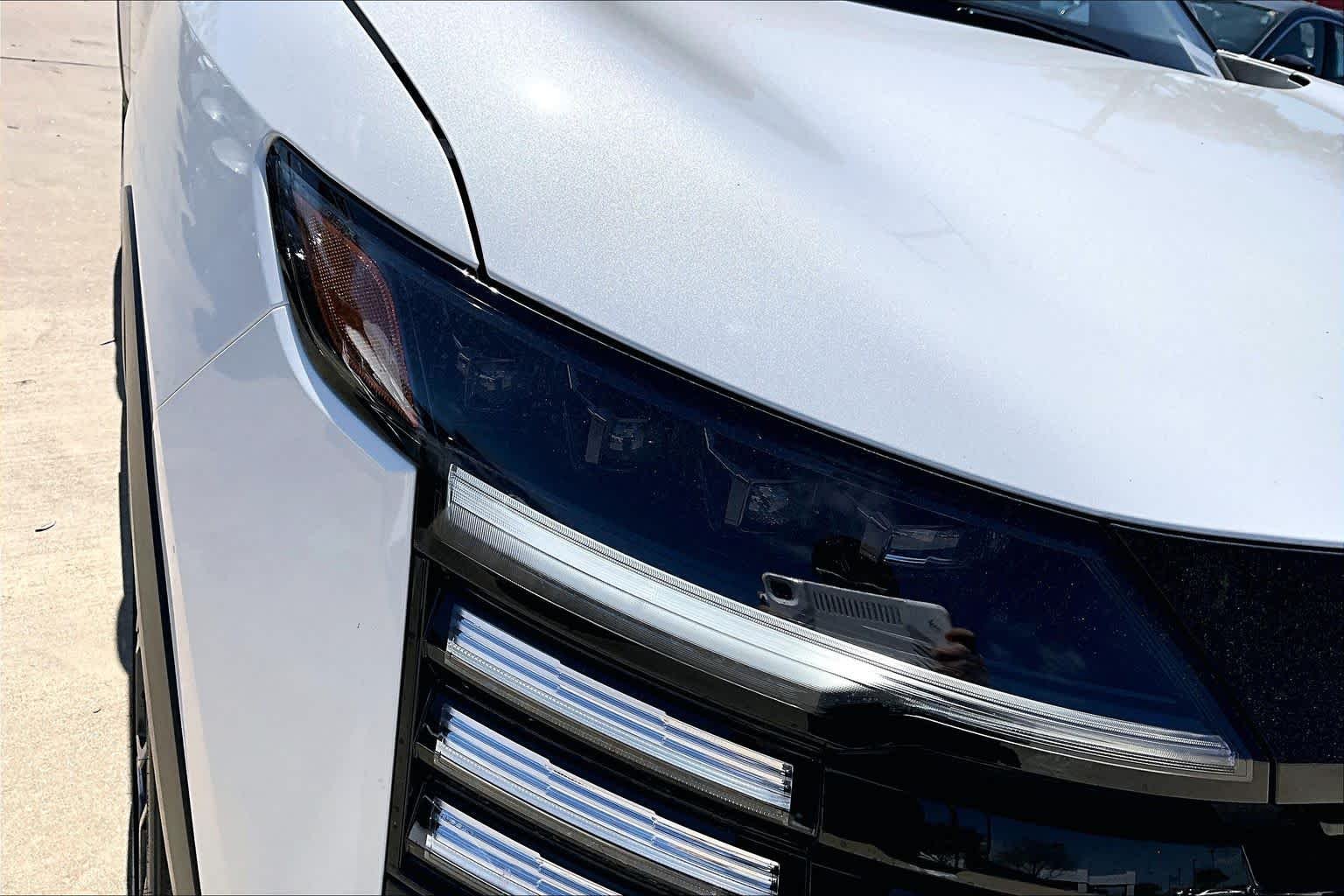 New 2026 Aspen White TriCoat / Super Black Two-tone Nissan SR image 18