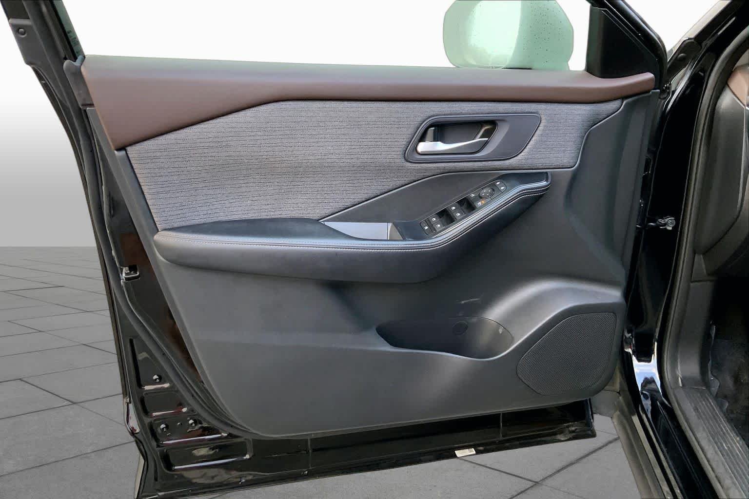 Used 2023 Super Black Nissan SV image 19