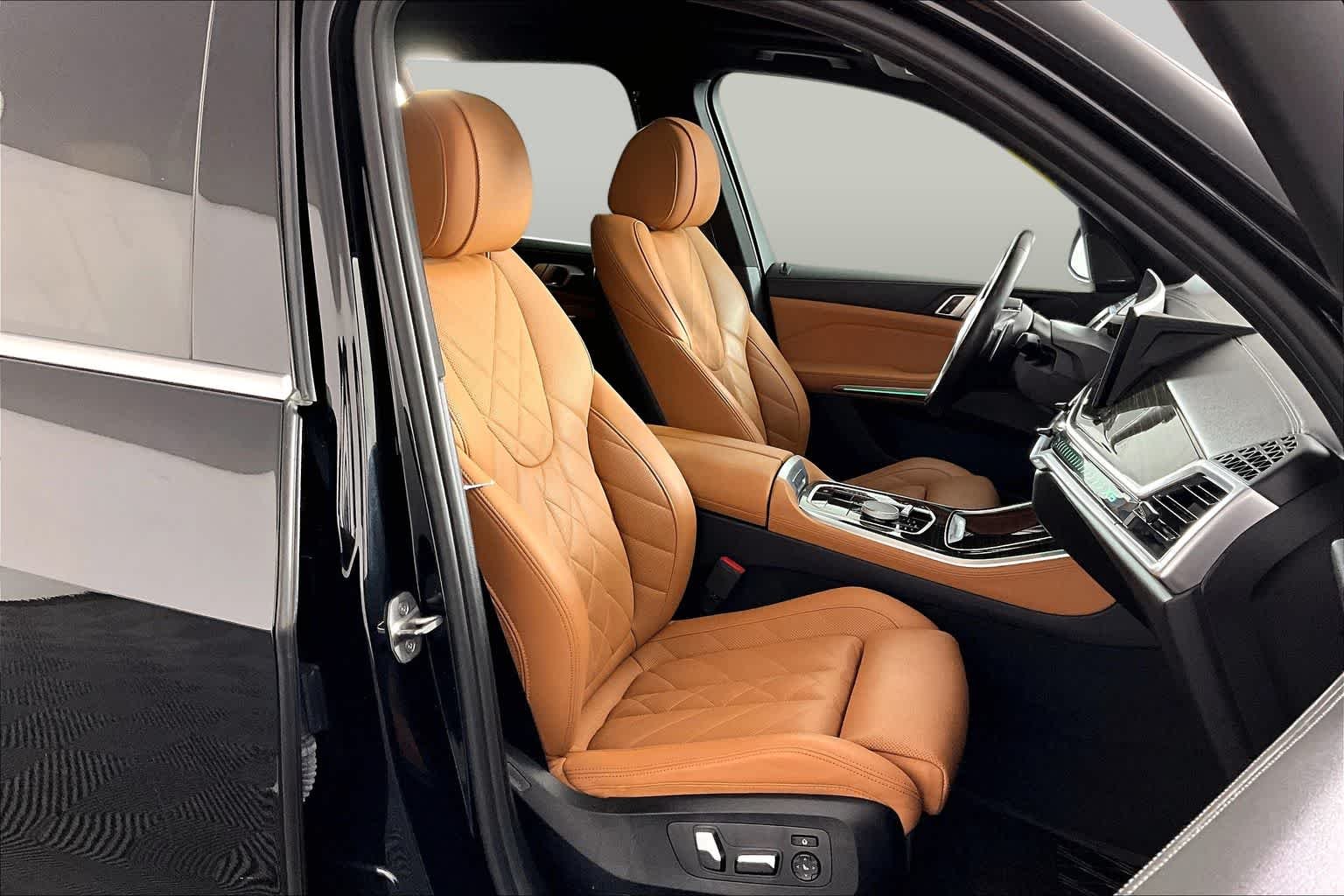 Used 2024 Black Sapphire Metallic BMW sDrive40i image 9