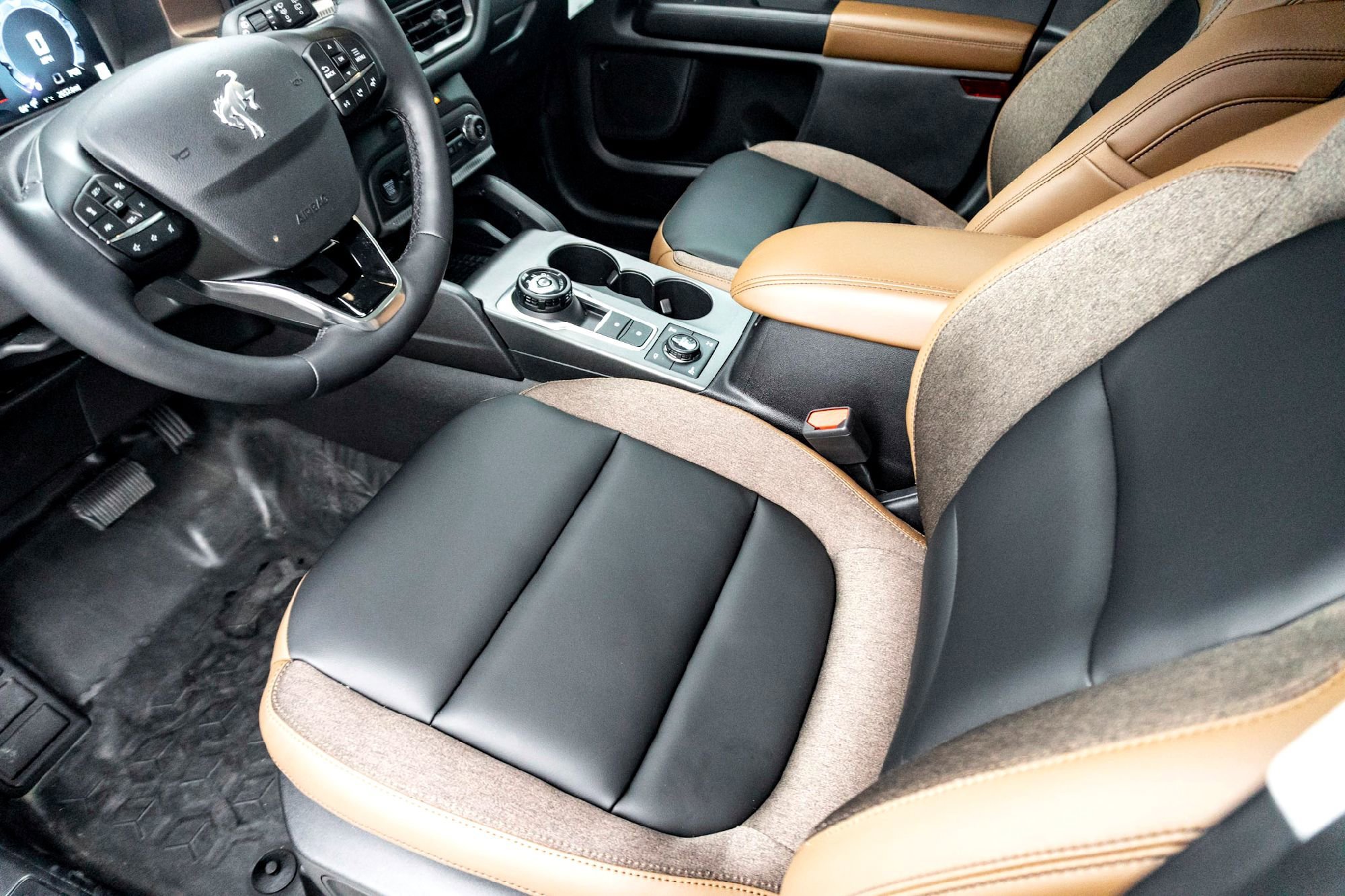 New 2025 Azure Gray Metallic Tri-Coat Ford Outer Banks image 10