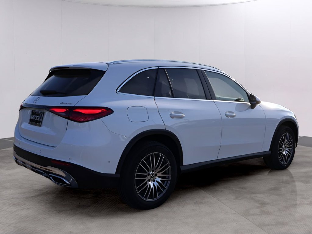 Used 2026 MANUFAKTUR Moonlight White Metallic Mercedes-Benz GLC 300 image 7