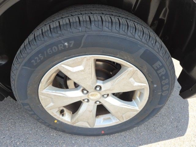 Used 2015 Ice Silver Metallic Subaru 2.5i image 24