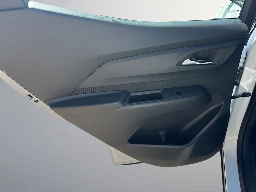 New 2027 White Chevrolet LT image 27