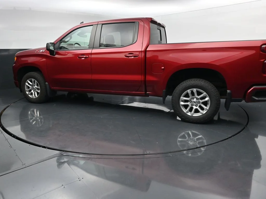Used 2023 Red Chevrolet RST image 5