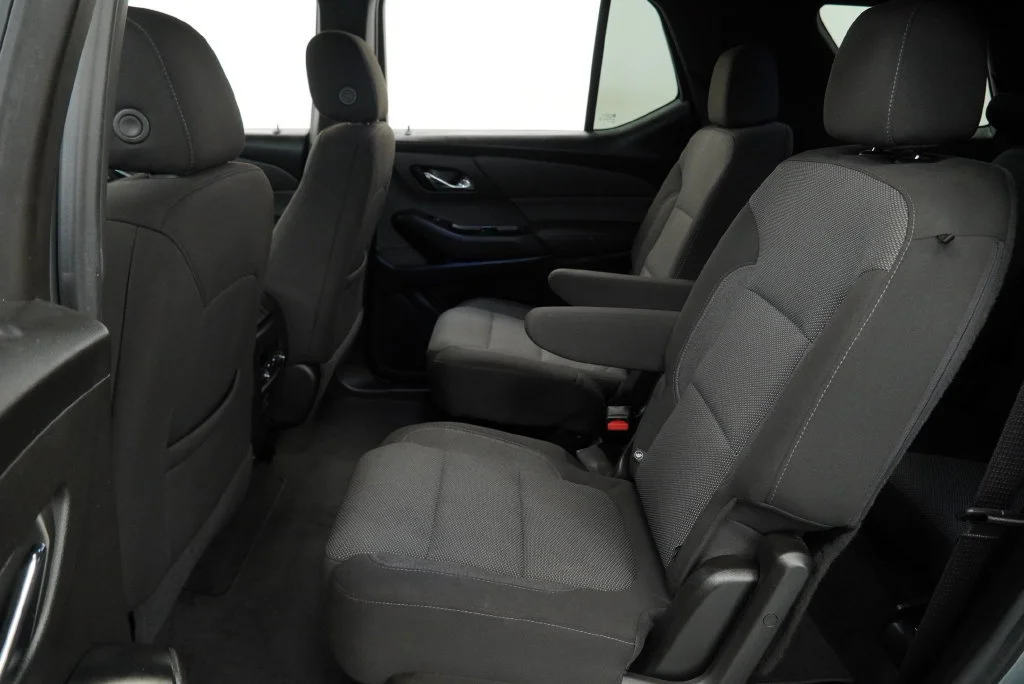 Used 2023 STERLING GRAY METALLIC Chevrolet LT Cloth image 9