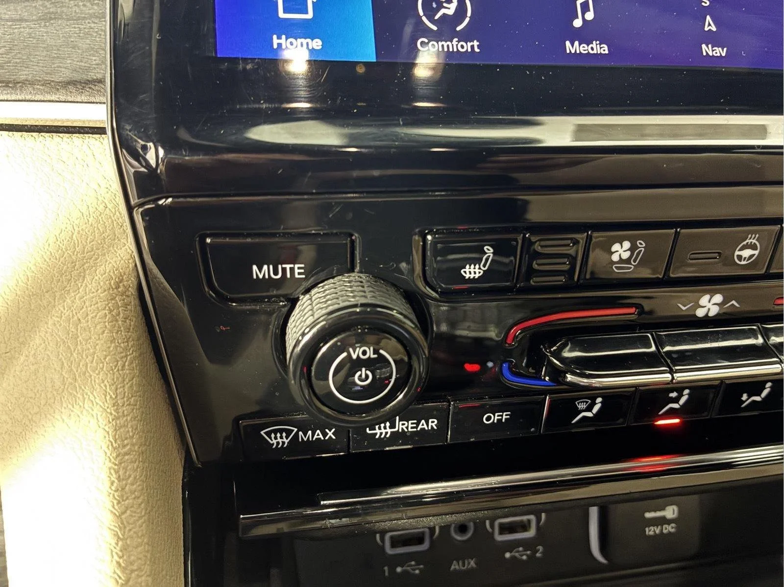 Used 2023 Bright White Clearcoat Jeep Limited image 39