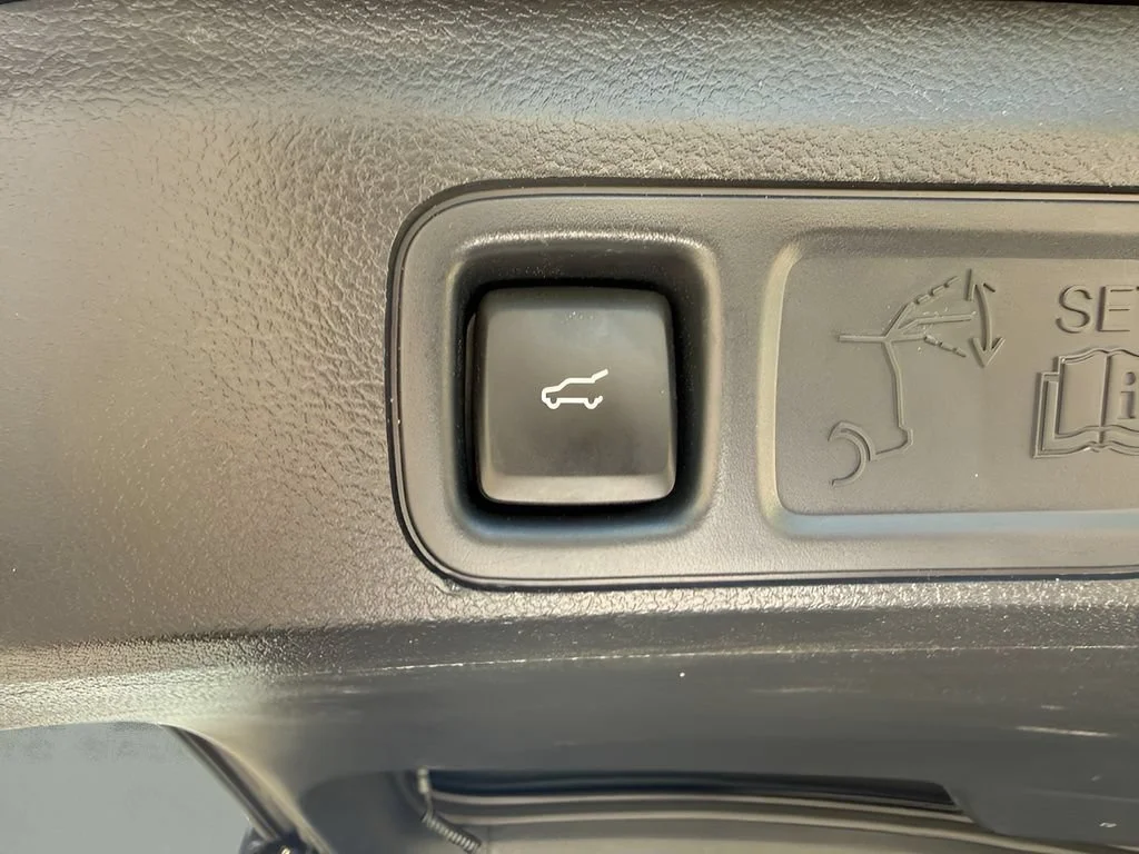 Used 2024  Ford Limited image 35