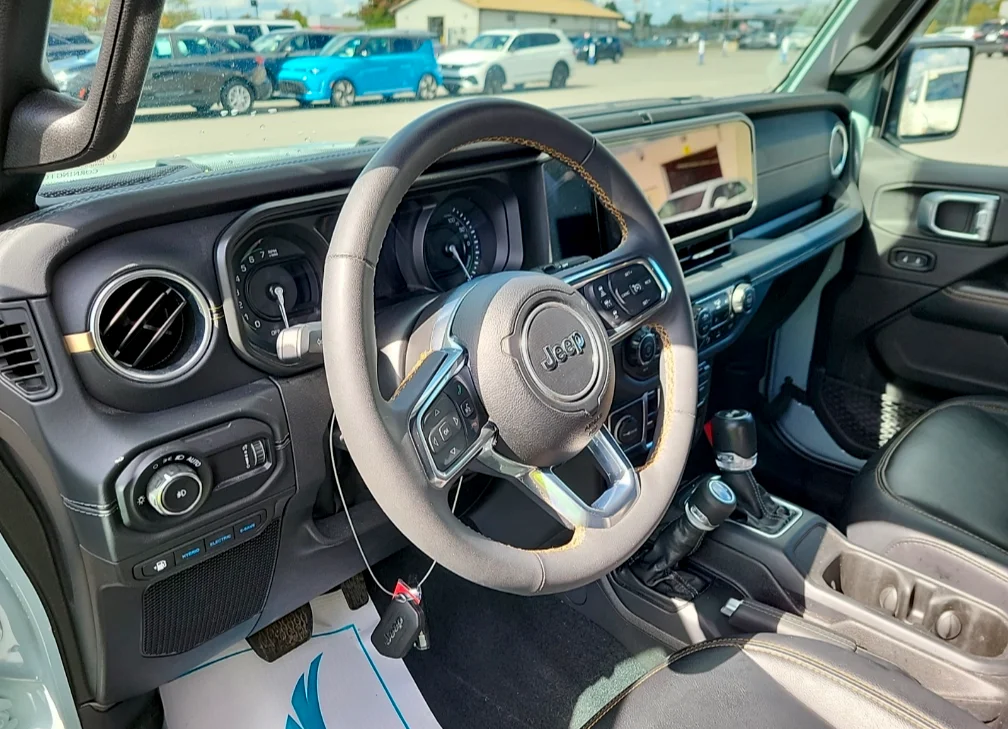 Used 2024  Jeep Sahara 4xe image 13