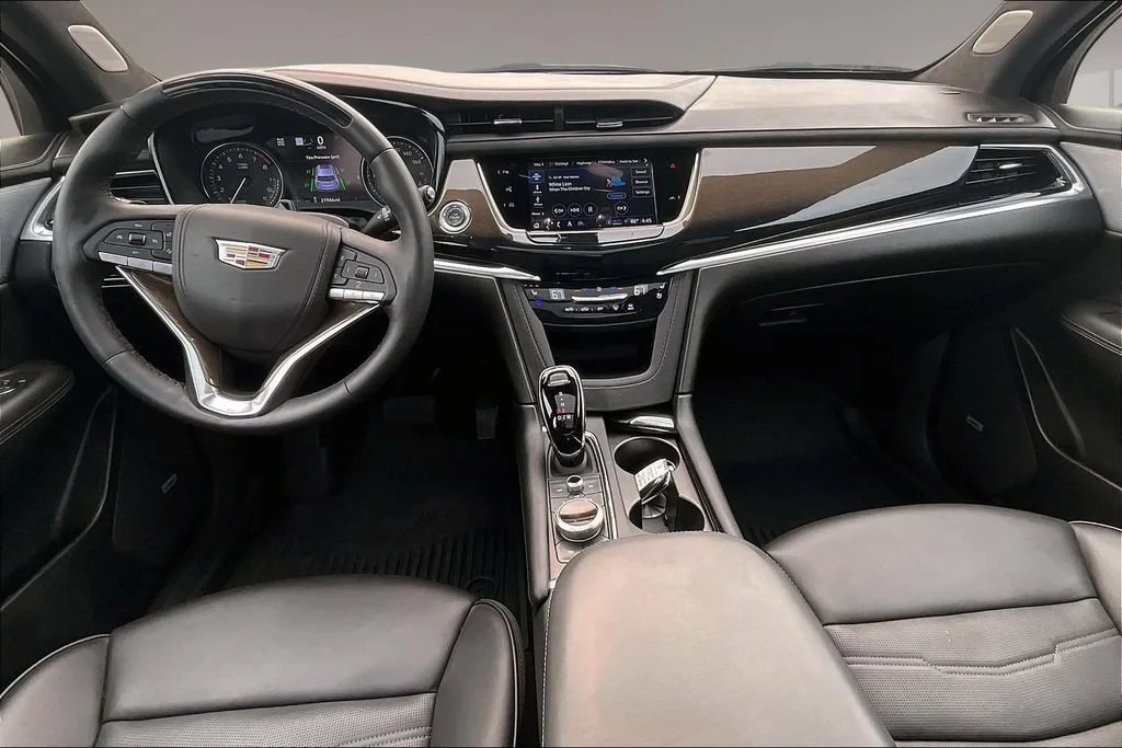 Certified Used 2025 Crystal White Tricoat Cadillac Premium Luxury image 15