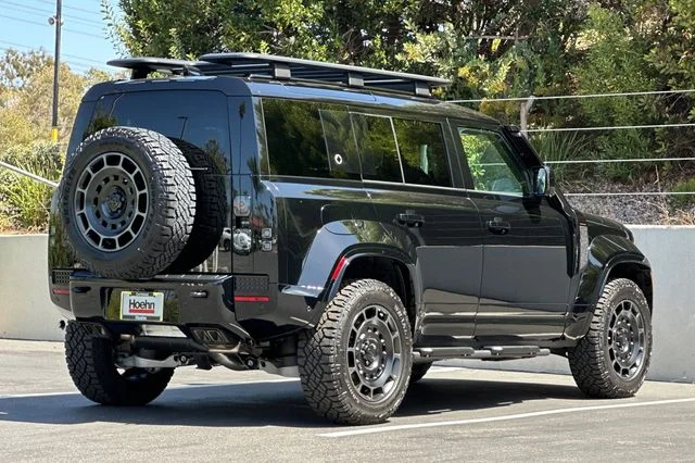New 2026 Narvik Black Land Rover  image 5