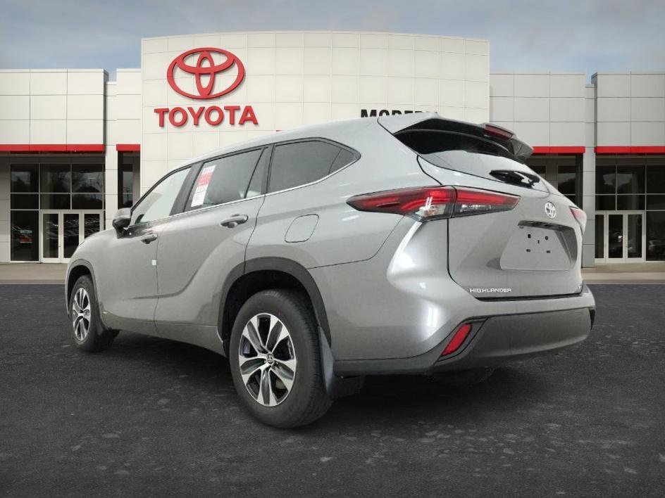 New 2026 Heavy Metallic Toyota Hybrid XLE image 2