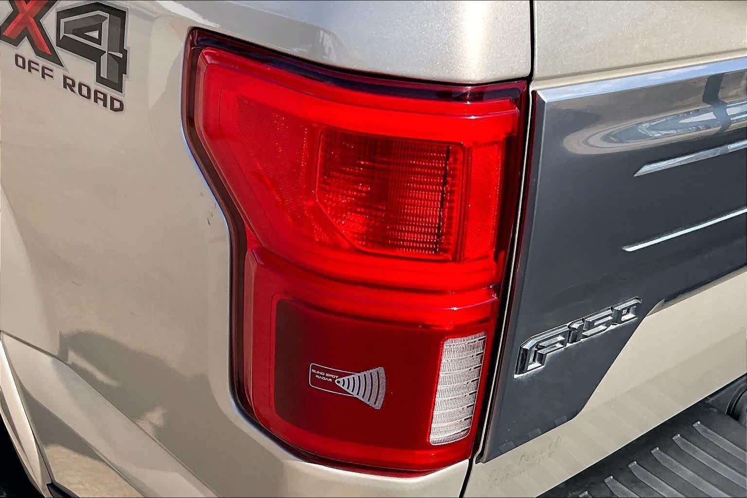 Used 2018 White Gold Ford Platinum image 28