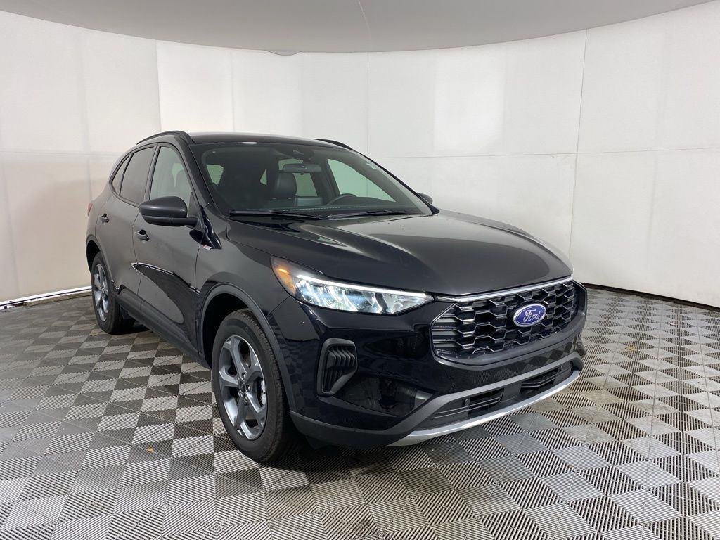 Used 2025 Agate Black Metallic Ford ST-Line image 9
