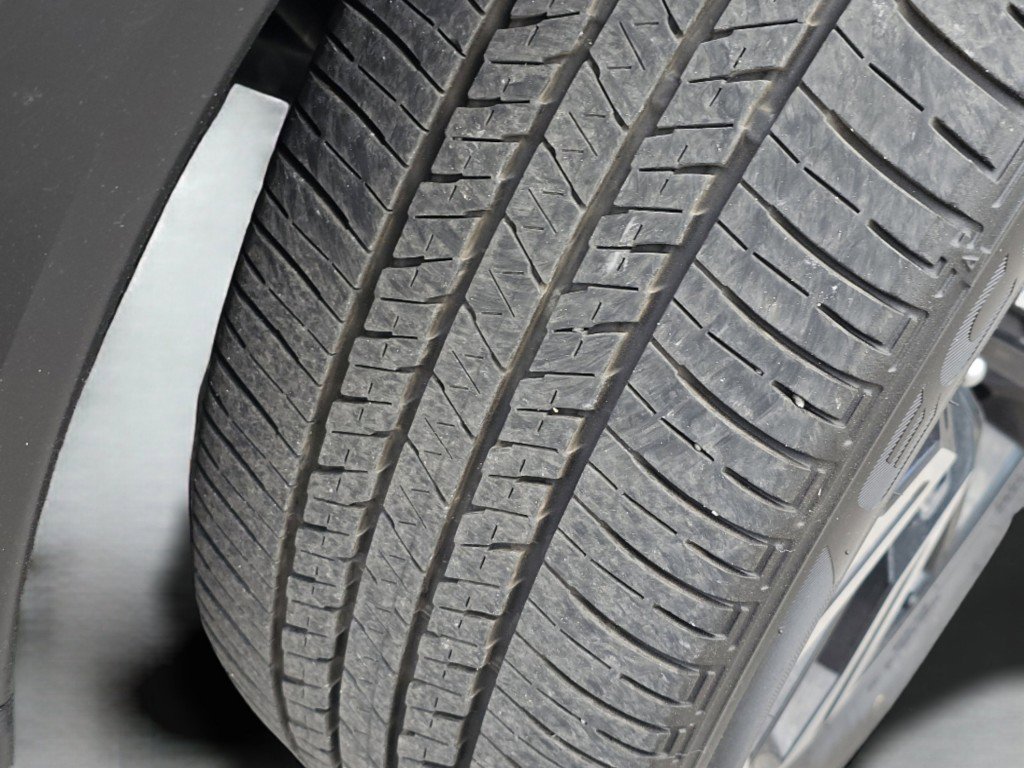 Used 2025 Alloy Silver Metallic Mitsubishi SE image 19