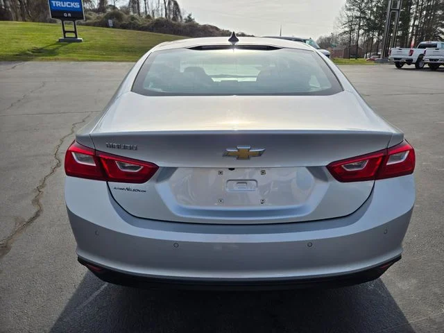 Used 2022 Silver Chevrolet LS image 8