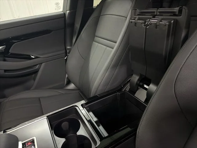 New 2026 Santorini Black Metallic Land Rover Dynamic image 36