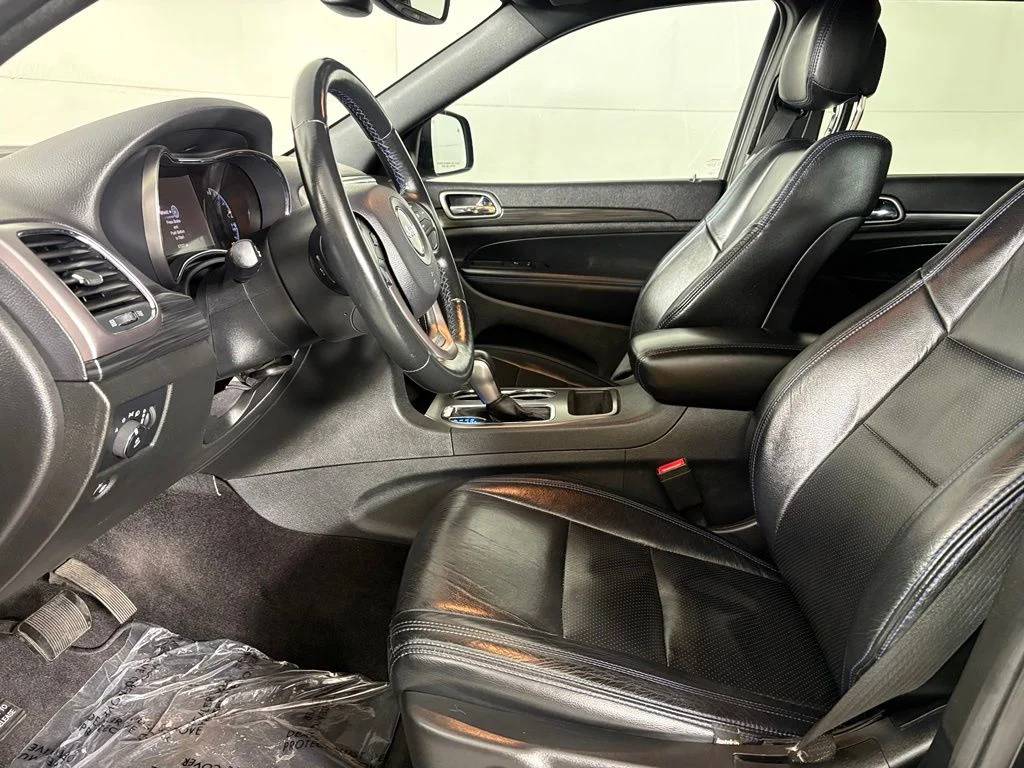 Used 2019 Black Jeep Laredo image 25