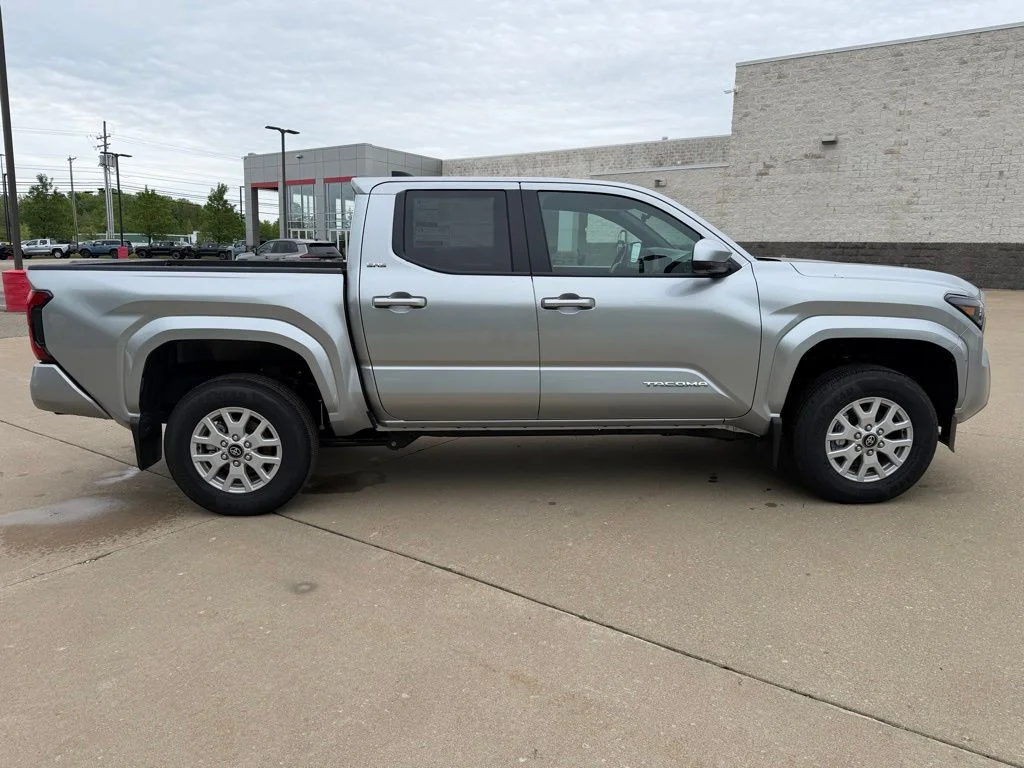2026 Toyota Tacoma SR5 - Photo 6