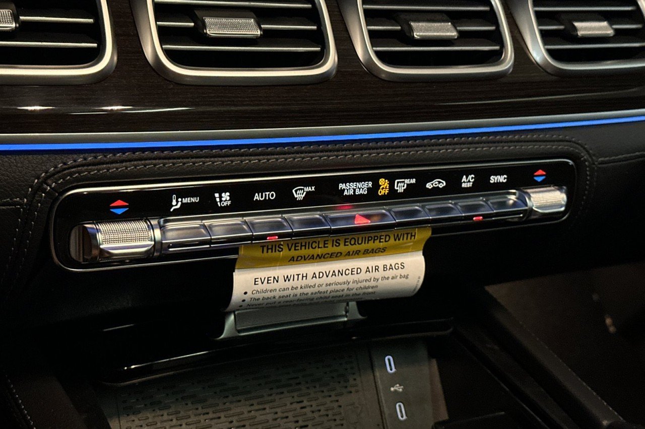New 2026 MANUFAKTUR Moonlight White Metallic Mercedes-Benz GLS 580 4MATIC® SUV image 21