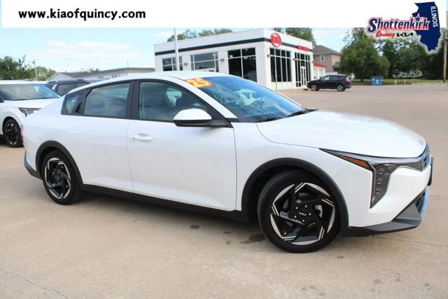 2025 Kia K4 EX AT's photo