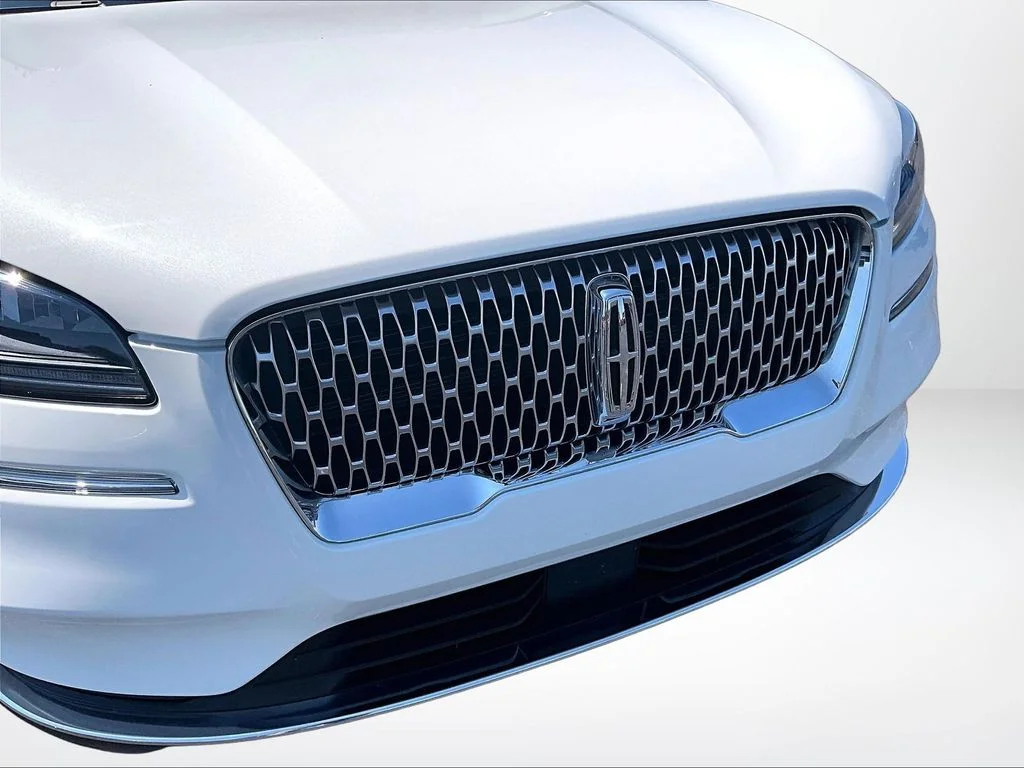 Used 2022 White Lincoln Reserve image 28