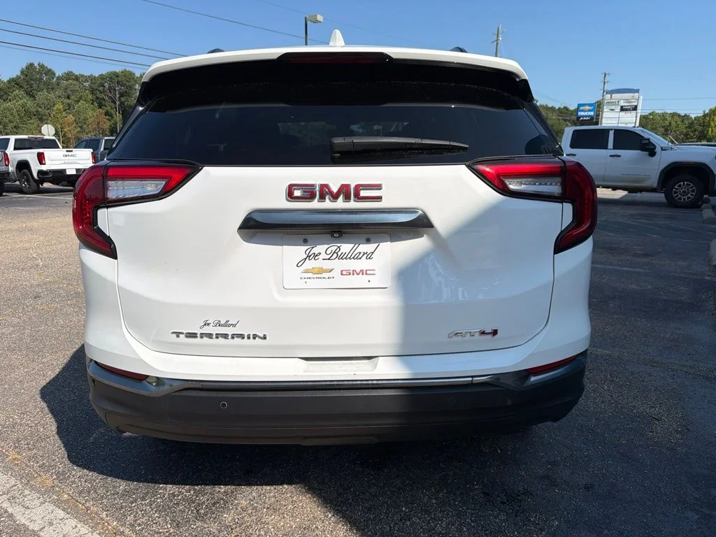 Used 2024 White GMC AT4 image 4
