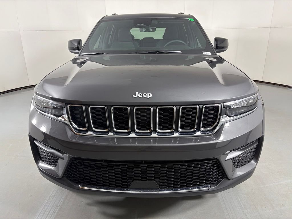 New 2026 Baltic Gray Metallic Clear-Coat Exterior Paint Jeep Laredo image 3