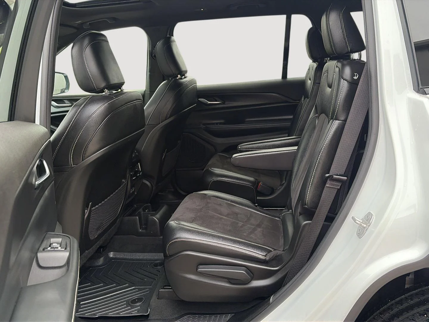 Used 2024 Bright White Clearcoat Jeep Altitude X image 28