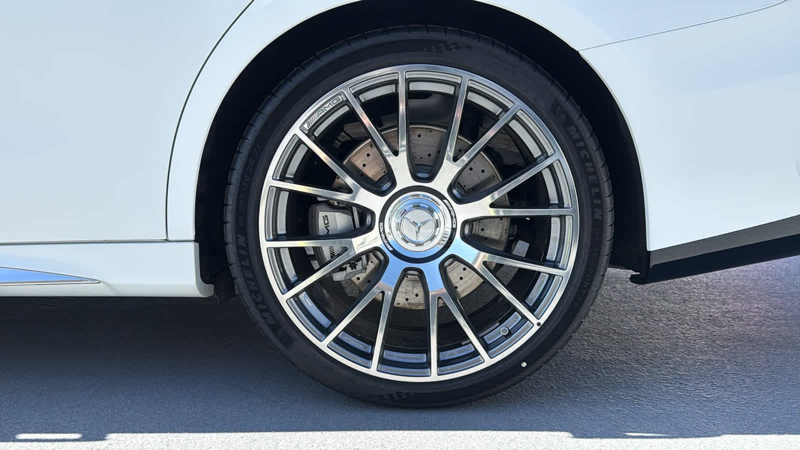 New 2026 MANUFAKTUR Moonlight White Magno Mercedes-Benz AMG® E 53 E image 12
