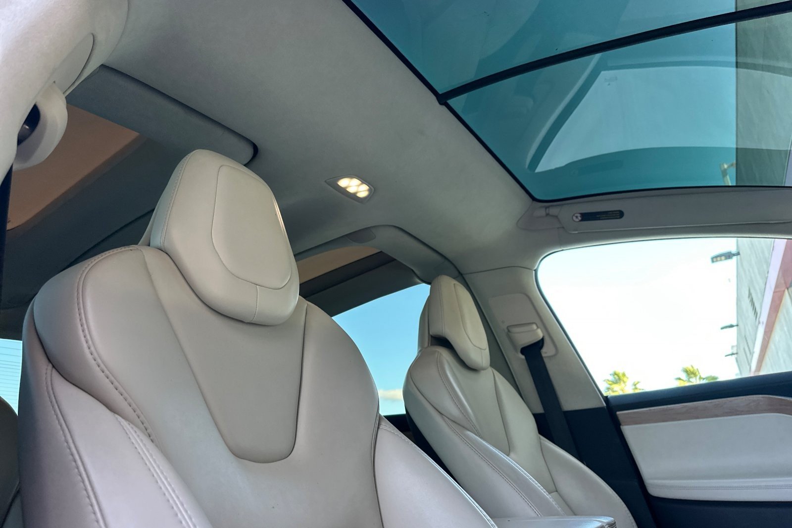 Used 2019 Solid Black Tesla Performance w/ Ludicrous image 17