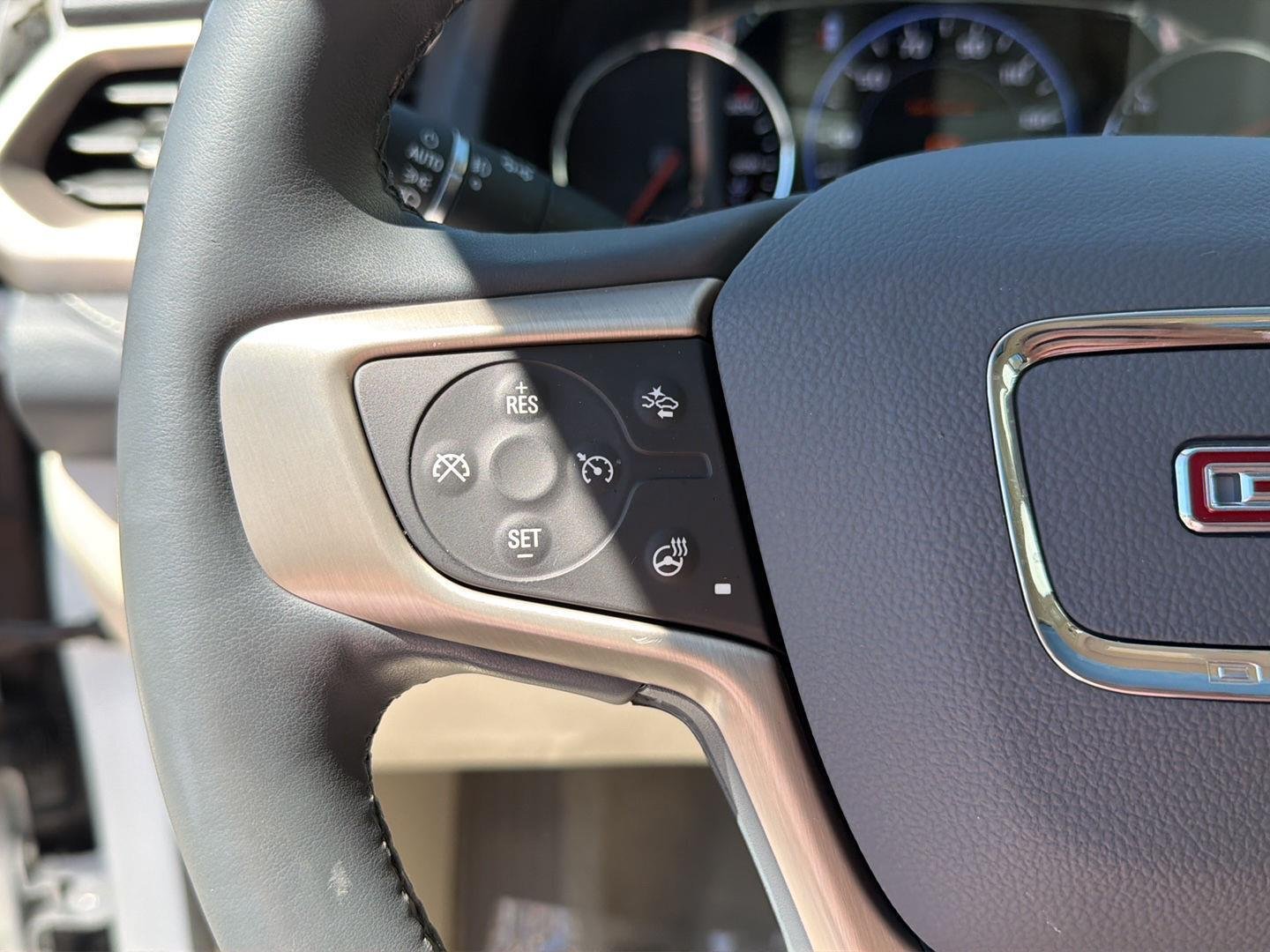 Used 2023 White Frost Tricoat GMC Denali image 21
