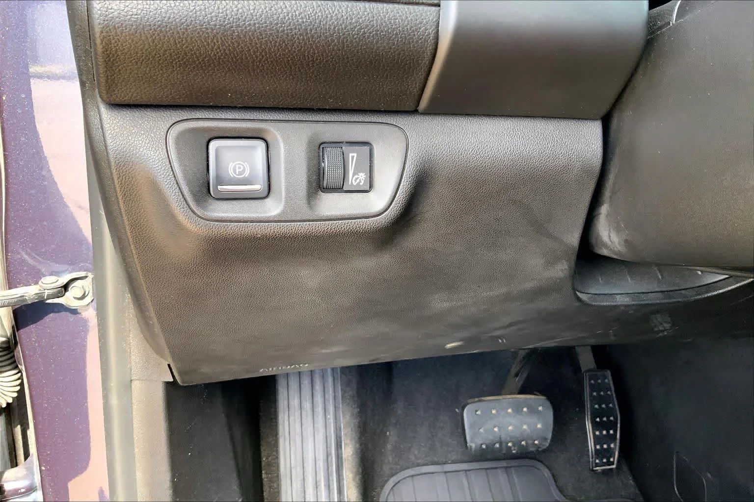 Used 2019 BLUE STEEL METALLIC GMC SLE image 33