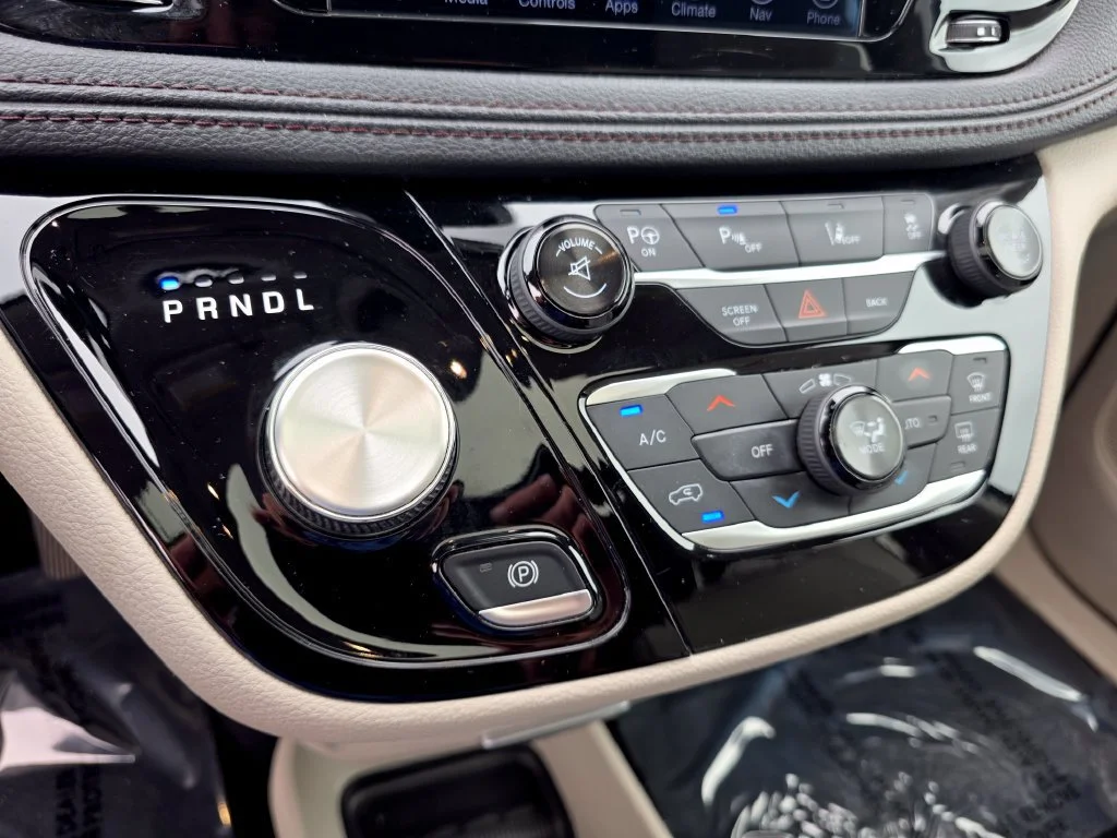 Used 2017 Blue Chrysler Limited image 18