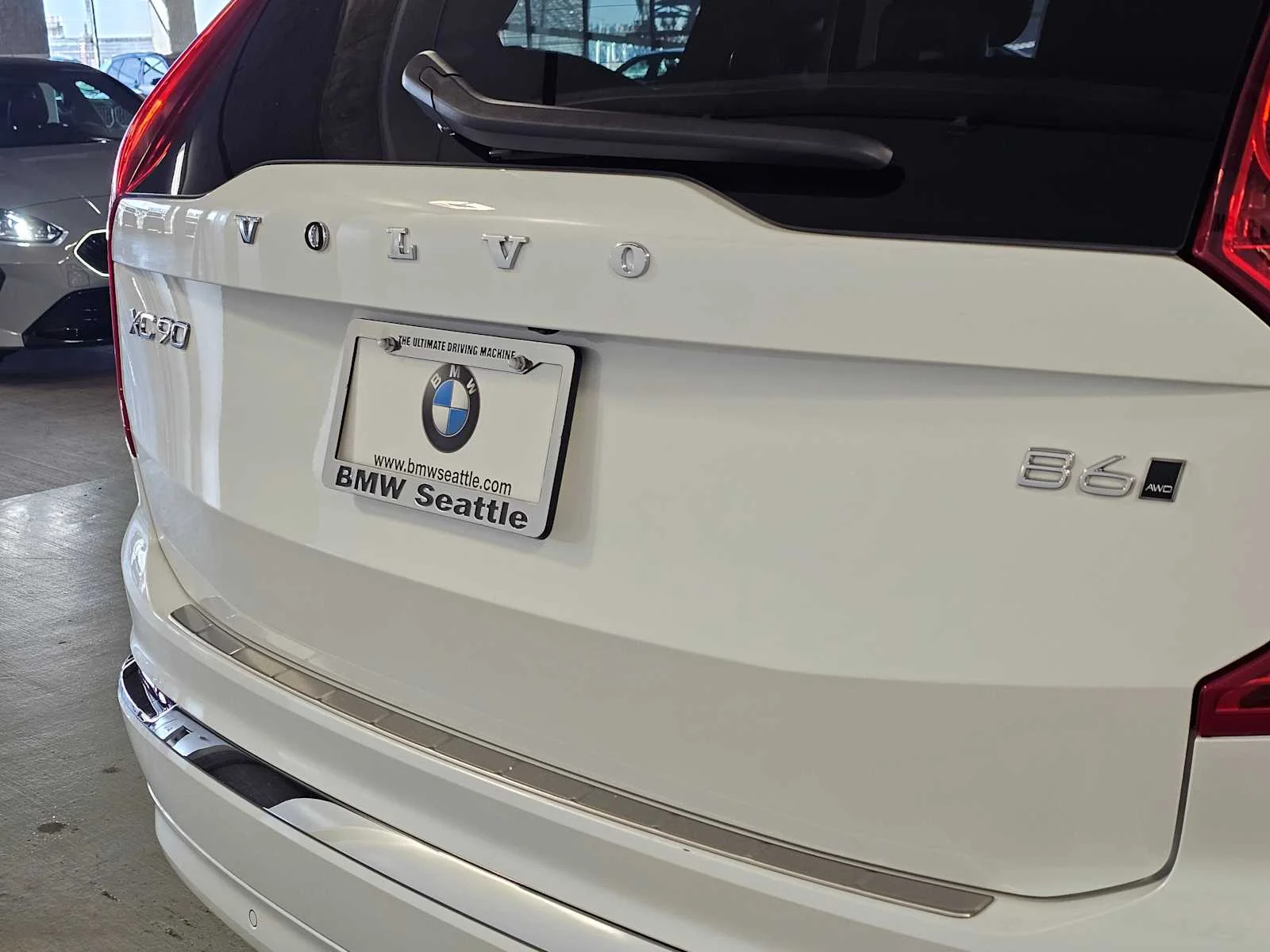 Used 2025 Crystal White Metallic Volvo Ultra image 7
