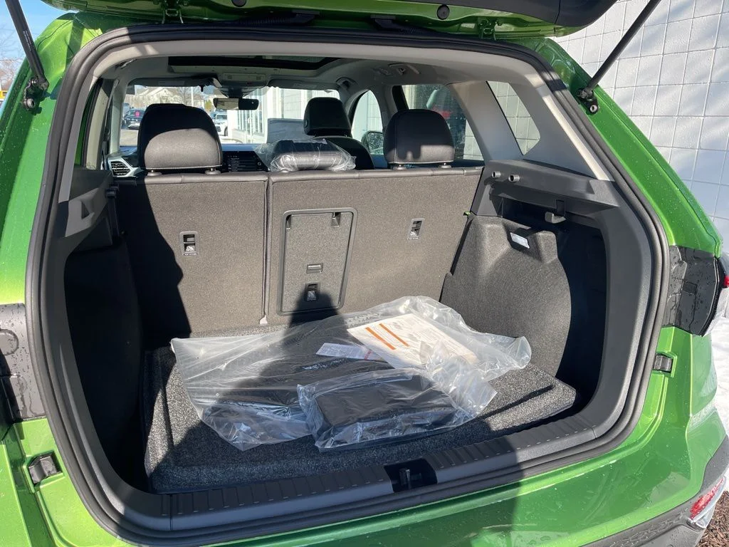 New 2026 Bright Moss Green Metallic Volkswagen 1.5T SE image 16