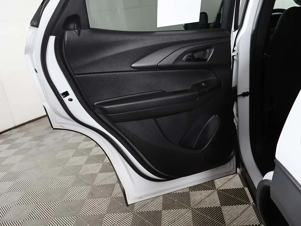 Used 2025 White Chevrolet LT image 21