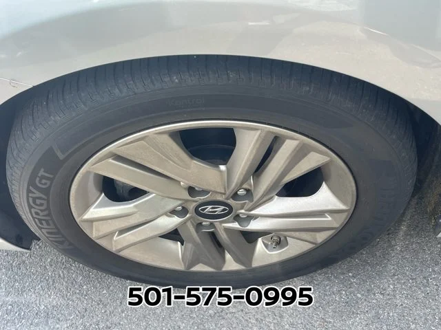 Used 2020 Silver Hyundai Value Edition image 7