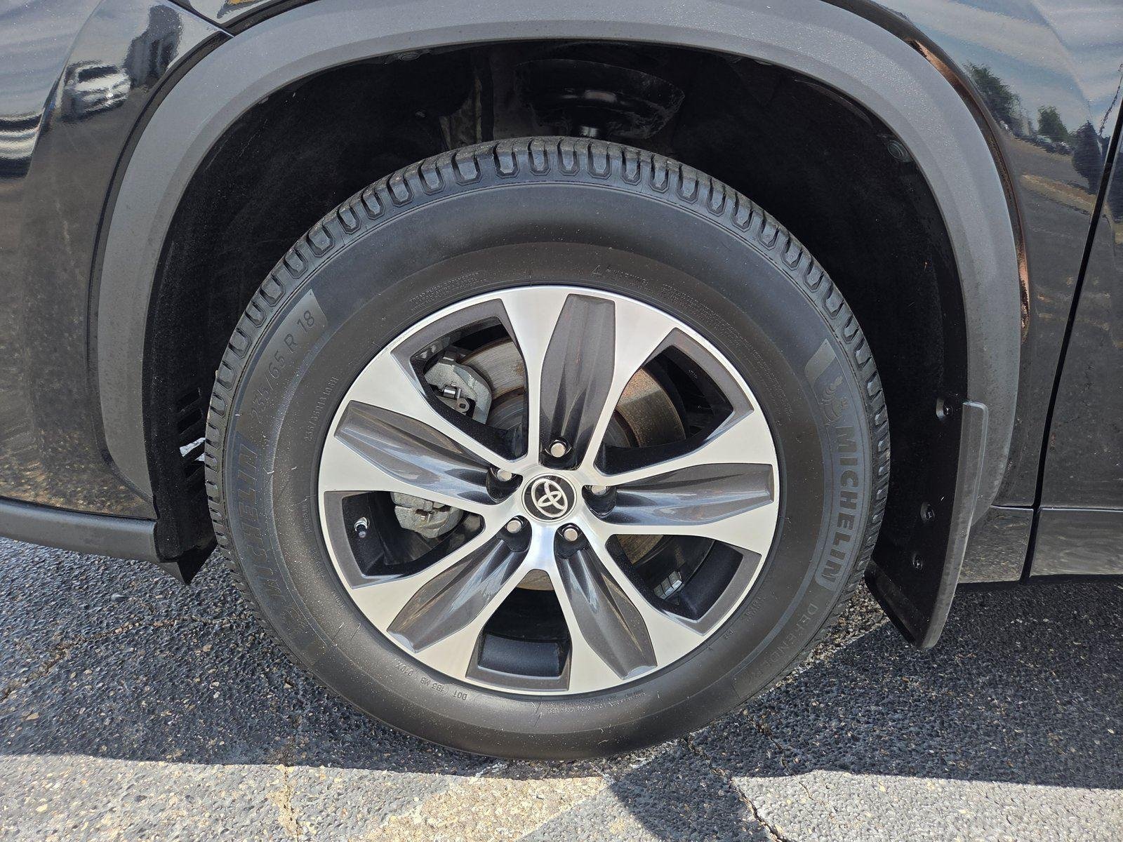 Used 2021 Midnight Black Metallic Toyota XLE image 36