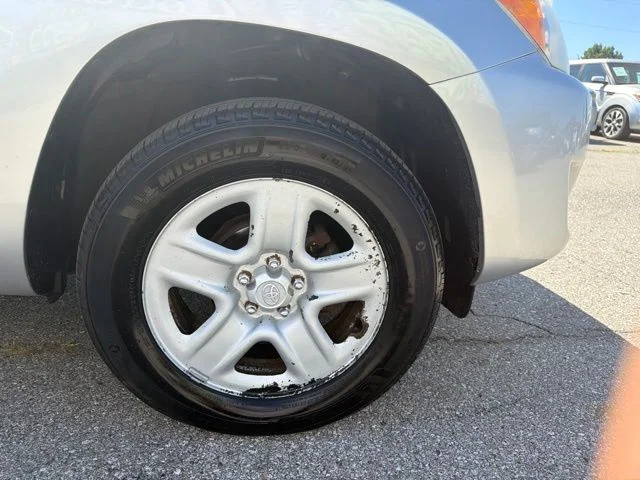 Used 2010 Silver Toyota Base image 31