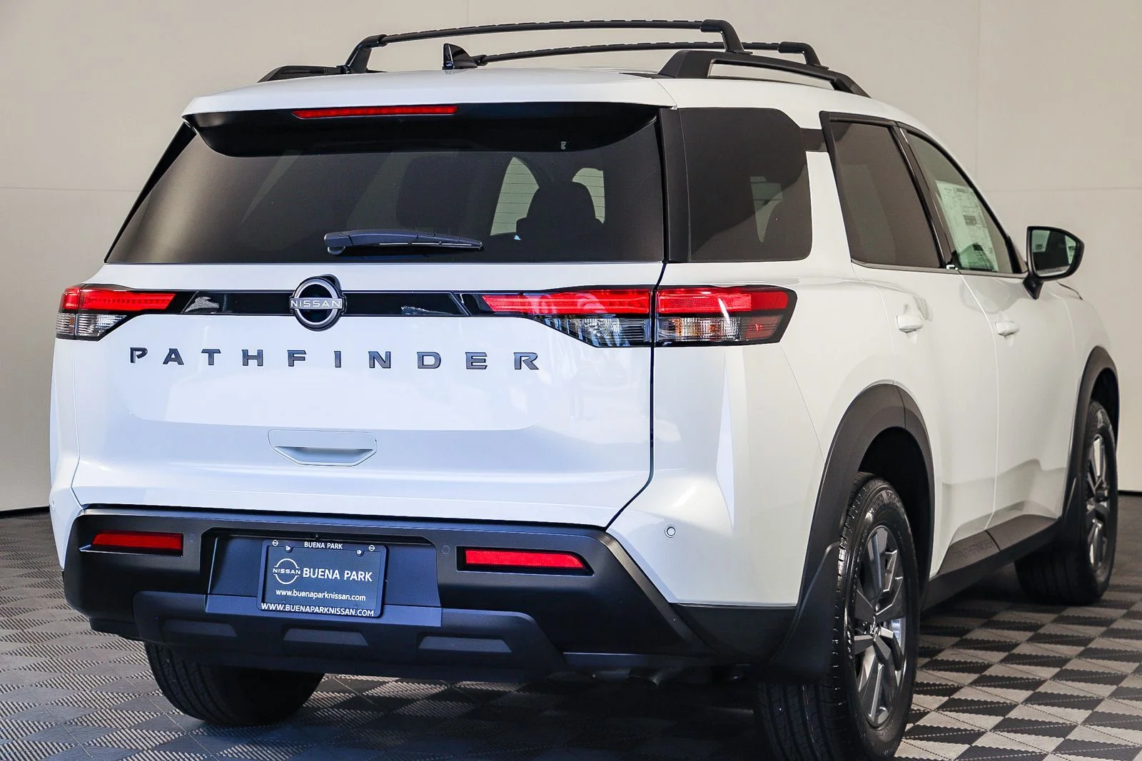 New 2026 Everest White Pearl TriCoat Nissan SV image 8