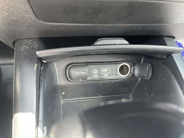 Used 2017 Silver Kia L image 17