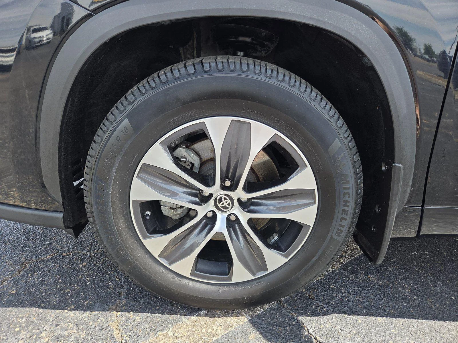 Used 2021 Midnight Black Metallic Toyota XLE image 36