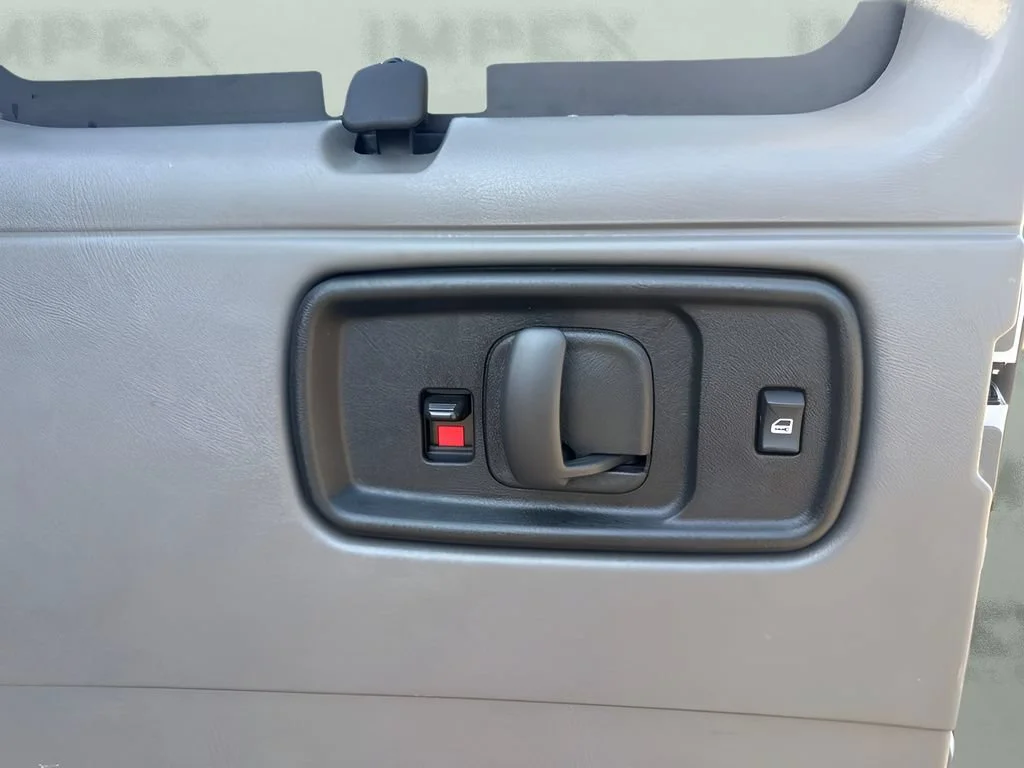 Used 2025 Summit White Chevrolet 1LT image 13