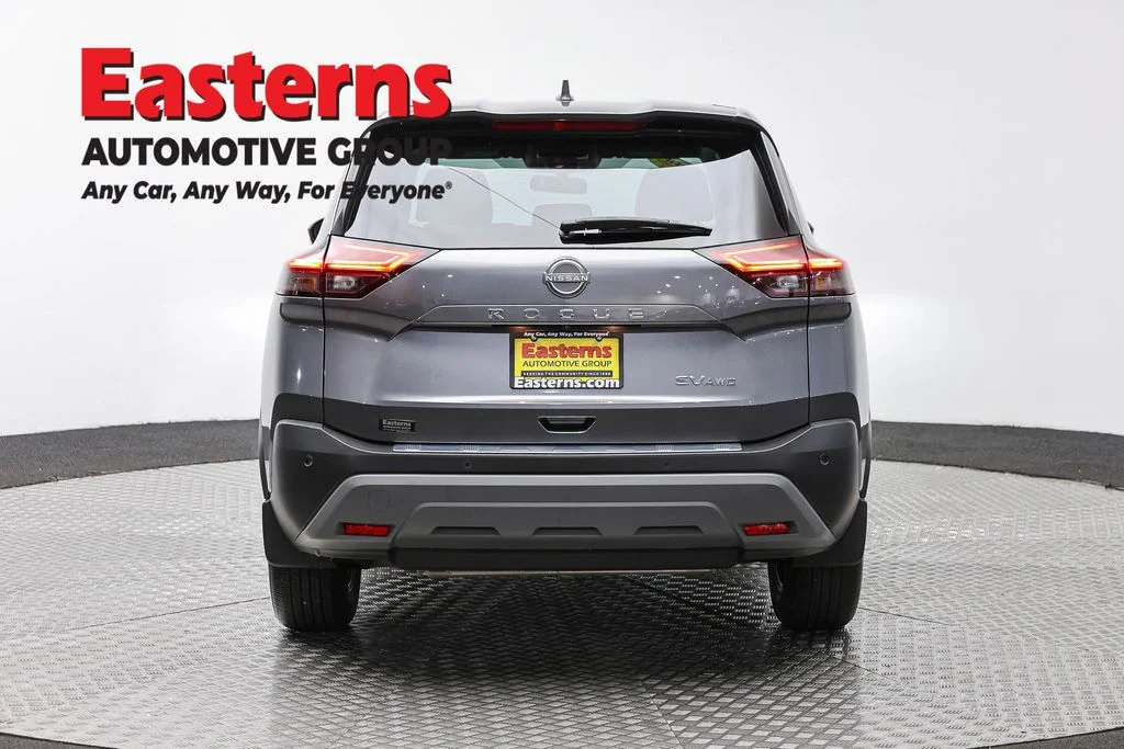 Used 2023 Gray Nissan SV image 6